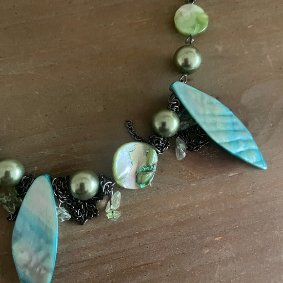 Elegant Green and Blue Shell Necklace - Picture 4 of 5